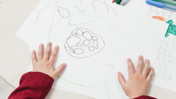 Kou, huilende baby's en gebrek aan hygiëne: Amsterdamse crèche dicht na aanhoudende misstanden
