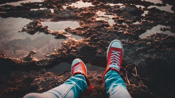 dronken-stel-valt-in-blubbersloot-bevrijd-door-brandweer