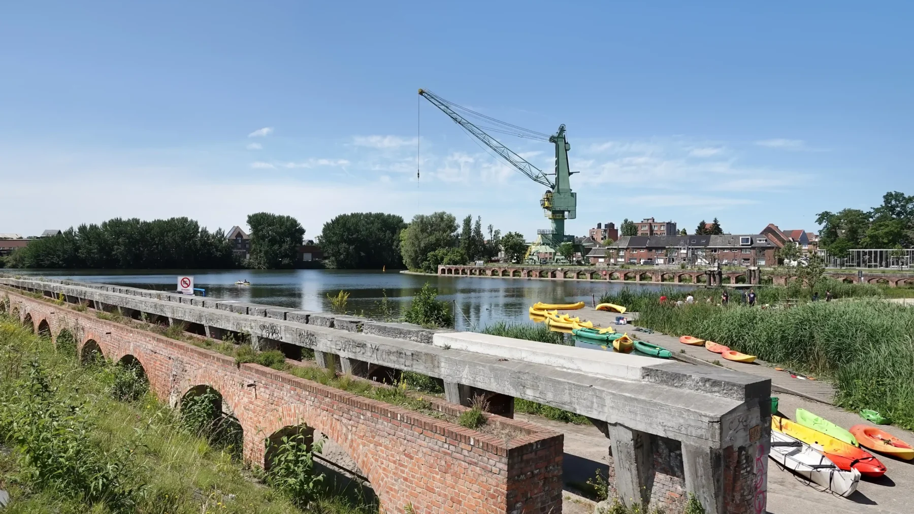lichaam-van-jongetje-9-in-sporttas-in--het-water-gevonden-stiefvader-opgepakt