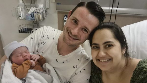 Moeder van A13-baby: 'In 14 minuten van 4 naar 10 centimeter ontsluiting'