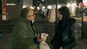 Raven loopt mee met voormalig dakloze Marc in 'Nachtdieren': 'Je moet de koek delen'