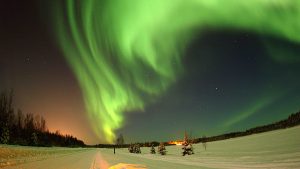 Thumbnail voor Mysterieuze spiraal verschijnt in noorderlicht boven Alaska (de oorzaak is minder sprookjesachtig)