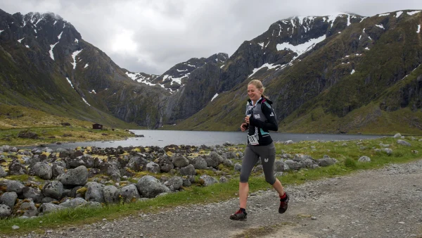 Hier met die medaille: sjoemelende atlete gediskwalificeerd na autorit tijdens ultra-marathon