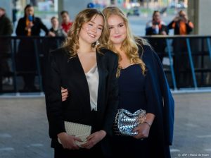 Verrassing: ook prinsessen Amalia en Ariane bij Koningsdagconcert