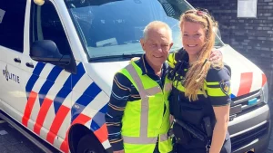 Thumbnail voor Agent Iris (28) brengt laatste droom van haar opa in vervulling: een dienst meedraaien