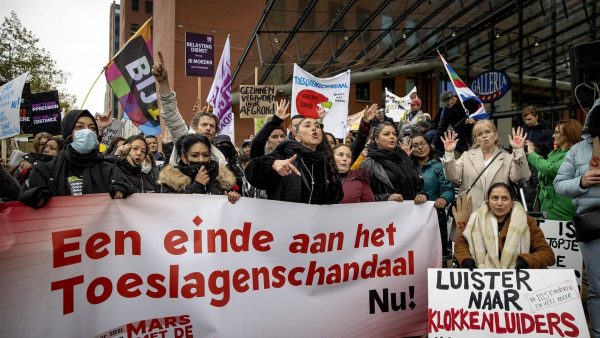 De Staat handelde onrechtmatig tegen toeslagenouders en is aansprakelijk voor de schade