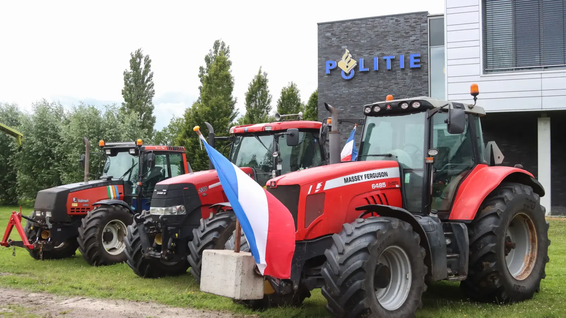 Agent die bij protestactie op trekker met tiener schoot wordt vervolgd
