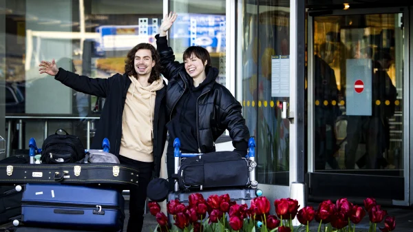 Mia Nicolai en Dion Cooper onderweg naar Liverpool