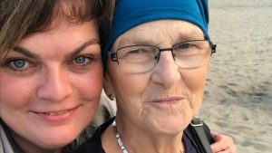 Thumbnail voor Margreets ouders overleden allebei aan de gevolgen van kanker: 'Ineens was ik wees'