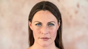 Thumbnail voor Zwangere Floor Jansen in tranen na optreden voorprogramma Metallica: 'Vorig jaar kreeg ik borstkanker, nu ben ik zwanger'