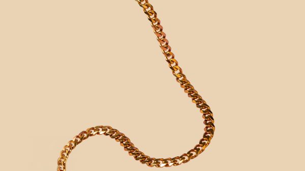 Juf Alice ontdekt dubbelleven van schoolvader: 'Ik zag zijn gouden ketting en wist het zeker'