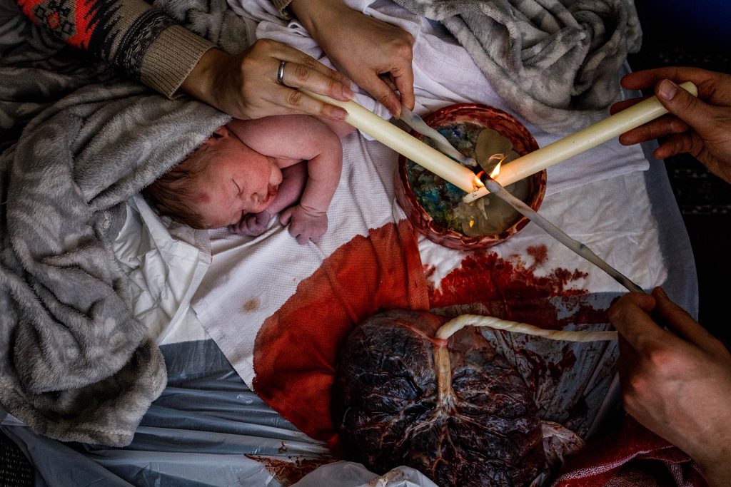 Jaleesa's dochter (3) was bij de bevalling: 'Ze aaide me over mijn hoofd', foto: Christie Agema Fotografie