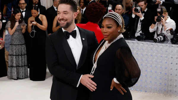 Serena Williams in verwachting van tweede kind: 'Met z'n drieën naar Met Gala'