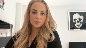 Thumbnail voor Priscilla (30) bespreekt moordzaken op TikTok: 'Echt ziek hoe deze dingen kunnen gebeuren'