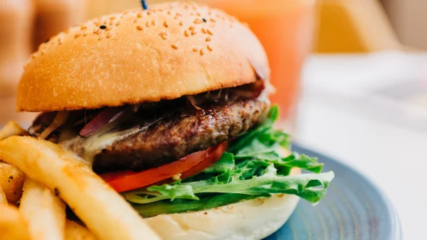 Jamie (27) gaf een vegetariër vlees: 'Ik schrok me rot, maar zei niets'