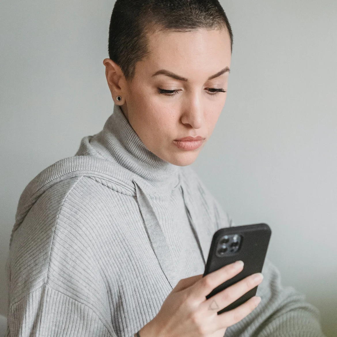 Eline hoorde niks meer van haar vriend: 'Zag ik hem op datingapp'