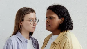 Thumbnail voor 3 experts over jaloezie onder vrouwen: 'Het wordt ons met de paplepel ingegoten en door de media versterkt'