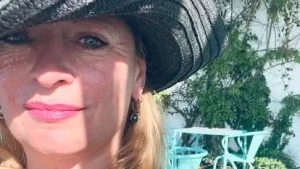 Aimee van den Hof (53) zoekt een reisgenoot: 'Ik wil vrijheid én gezelschap'