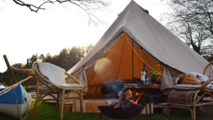Thumbnail voor Kano, kampvuur en tent: slapen langs de IJssel voor 52 euro per nacht