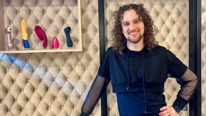 Thumbnail voor Jesse (28) geeft seksuele voorlichting op TikTok: 'Random objecten gebruiken is een no-go'