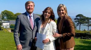 Thumbnail of Alexia festeggia la sua laurea in Galles, la coppia reale e Ariane sono lì