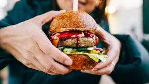 Jamie gaf een vegetariër vlees, illustratief beeld van een hamburger