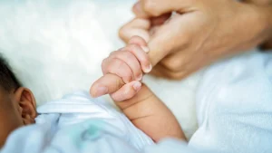 Thumbnail voor Inknippen tijdens de bevalling gebeurt vaak zonder toestemming, blijkt uit onderzoek