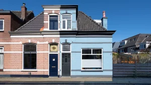 Thumbnail voor Dit Zwolse hoekhuis is niet alleen blauw op maandag (en telt meer verrassingen dan je denkt)