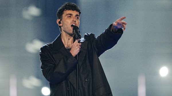 Duncan Laurence stelt release album uit: 'Ik ben mentaal uitgeput'