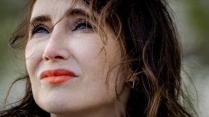 Thumbnail voor Carice van Houten na aanhouding bij klimaatdemonstratie: 'Graag gedaan'