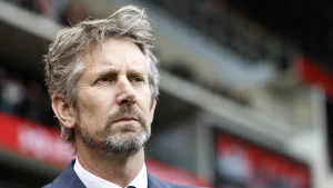 Thumbnail voor Van der Sar stopt bij Ajax: 'Mooie dingen meegemaakt, maar het is ook ongelooflijk zwaar geweest'