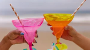 Thumbnail voor Op dít strand geniet je het voordeligst van een cocktail