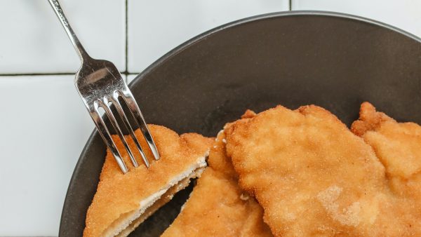 Beetje kippig: de kip cordon bleu van Boni blijkt satéschnitzel te zijn