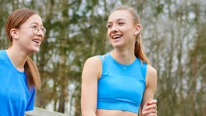 Thumbnail voor Atlete Femke Bol (23) over onzekerheid en sporten: 'Laat die zweetplekken je geen plezier ontnemen'