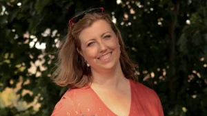 Thumbnail voor Laura heeft Gilles de la Tourette en helpt anderen als ervaringsdeskundige: 'Had 300 tics per kwartier'