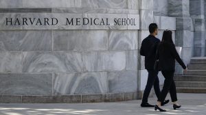 Thumbnail voor '1000 dollar voor hoofd nummer 7': chef mortuarium Harvard verhandelde stoffelijke resten