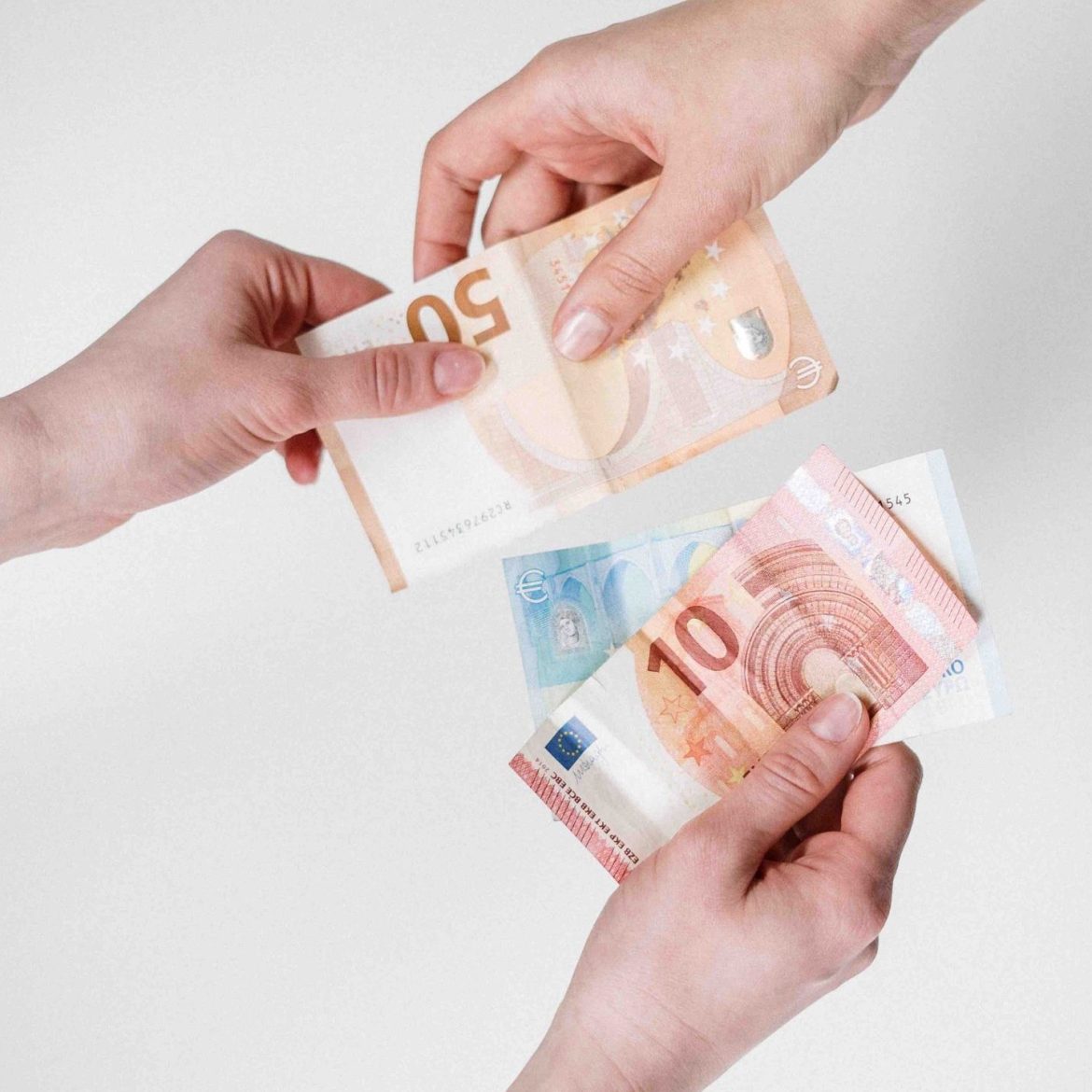 Nederlandse toerist denkt dat transactie van 1000 euro is mislukt en gaat weg zonder geld