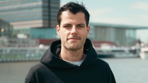 Thumbnail voor Boas (28) rent van Amsterdam naar Kyiv om geld op te halen: '50 dagen afzien, maar de impact is meer waard'