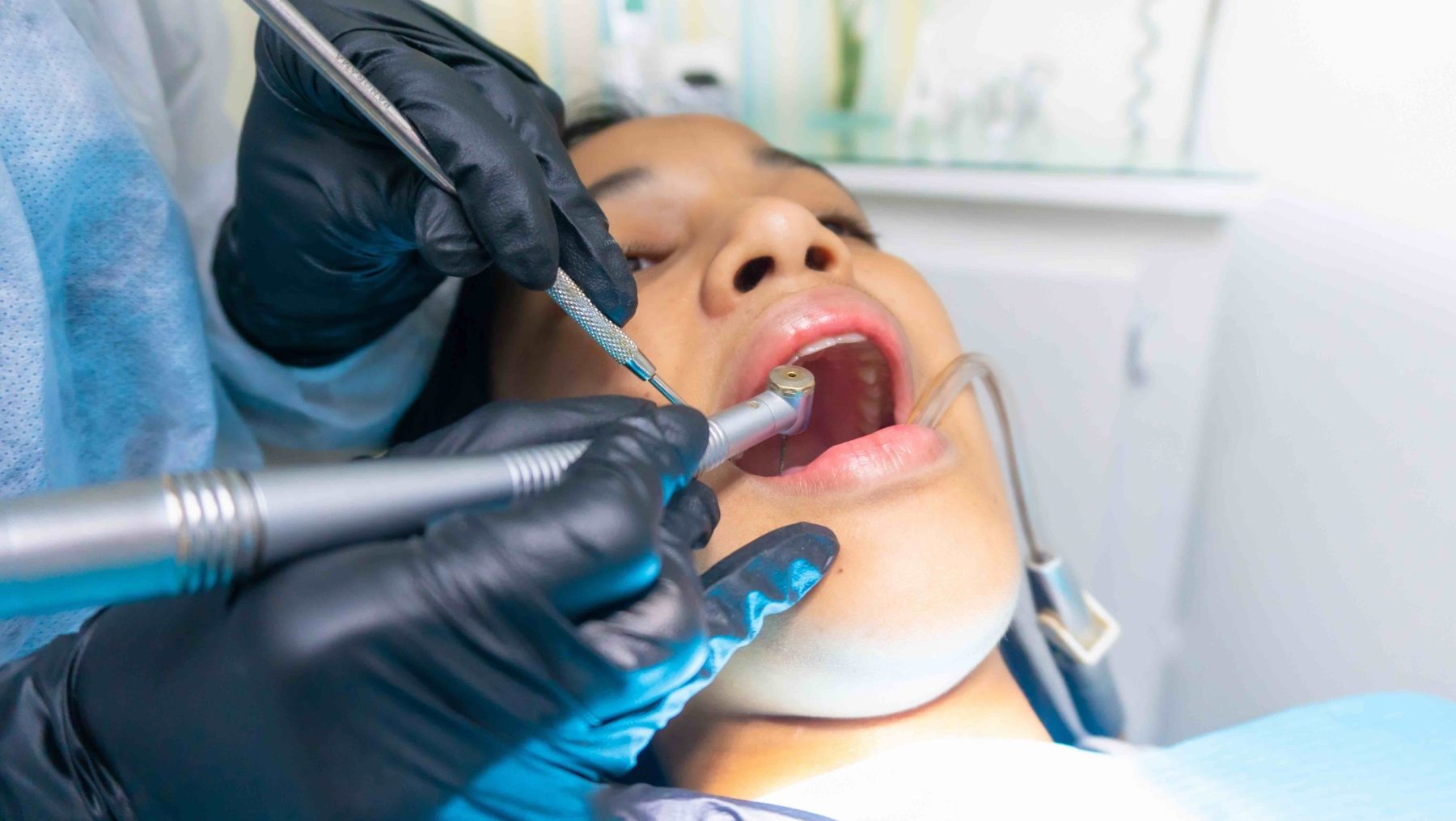 LINDA. zoekt mensen die vanwege de hoge kosten niet naar de tandarts of huisarts gaan