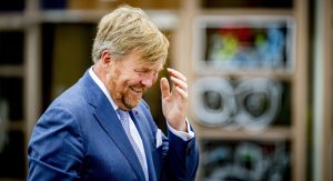 Thumbnail voor Het is nét 'LuckyTV': koning grapt tijdens staatsbezoek over poker en K3