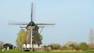 Thumbnail voor Slapen in molen geschilderd door Mondriaan (en de binnenkant is ruimer dan je denkt)