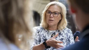 Thumbnail voor Minister Sigrid Kaag geëmotioneerd bij slavernijherdenking: 'Mensonterend'