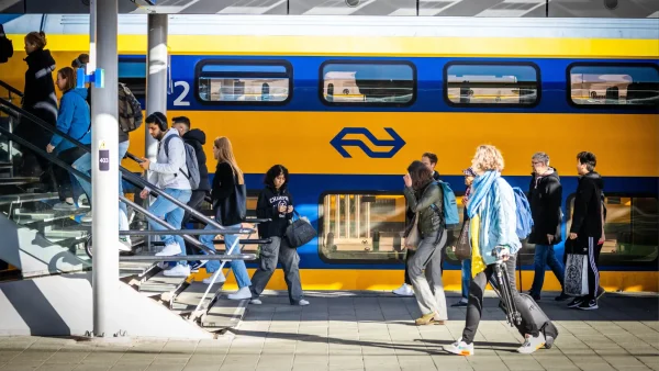 NS-directeur wil treinkaartjes in de spits flink duurder maken