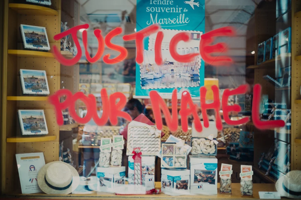Vandalisme, brandstichting en plunderingen: dít is er momenteel aan hand in Frankrijk