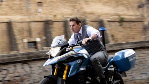 Thumbnail voor Tom Cruise does it again: hij springt voor nieuwe film zélf van 1200 meter (!) hoge klif