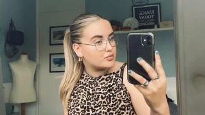 Thumbnail voor Demi (16) opent naast succesvolle webshop haar eigen sieradenwinkel: 'Ga alles zelf doen'