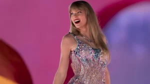 Thumbnail voor Geen 'bad blood': Taylor Swift haalt ex Taylor Lautner het podium op (en die doet spontaan een backflip)