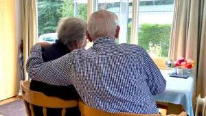 Thumbnail voor Liefde op latere leeftijd: Piet (92) en Bep (85) ontmoetten elkaar online en zijn dolgelukkig