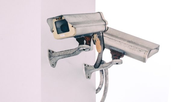 Salon overvallen maar aanwezigen zijn totáál niet onder de indruk