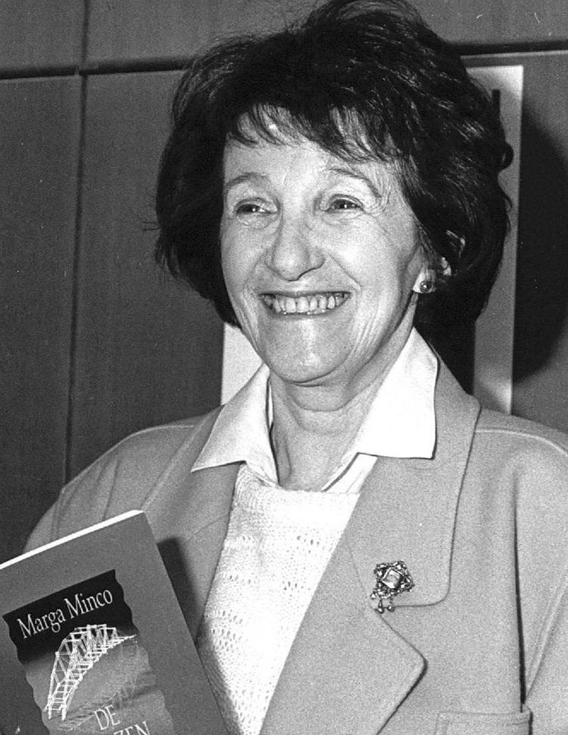 Schrijfster Marga Minco, zwartwitfoto